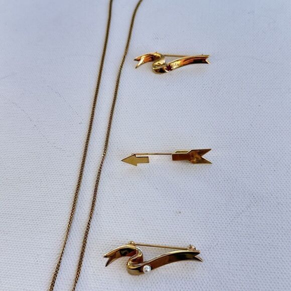Vintage Lot of Signed AVON Gold Tone Jewelry Heart Necklace Pins with Rhinestone - Picture 3 of 9